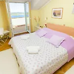 Moonshine Apartment With Magnificent View Guest house Sibenik