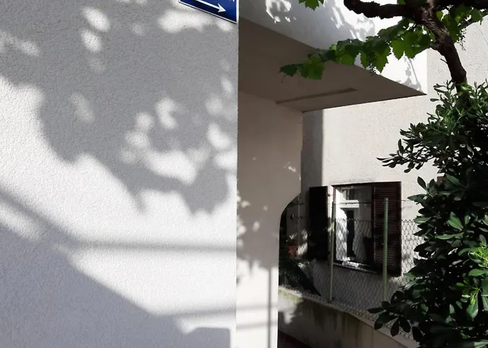 Moonshine Apartment With Magnificent View Шибеник