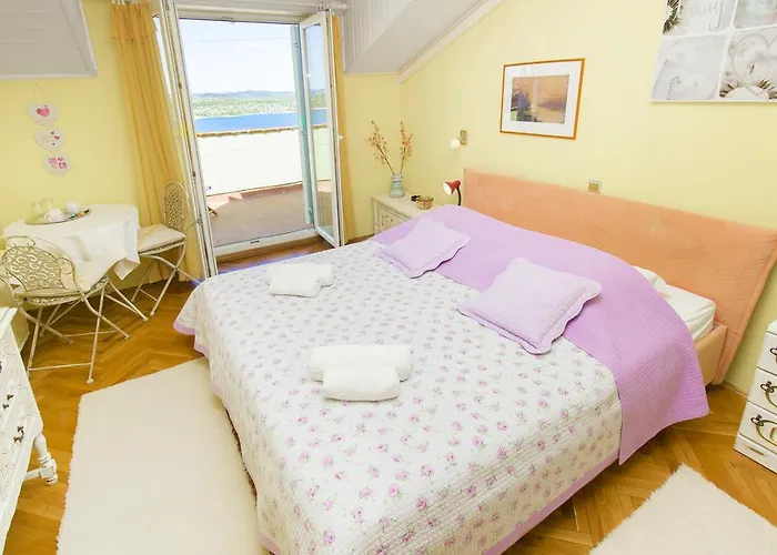 Moonshine Apartment With Magnificent View Гостевой дом Шибеник