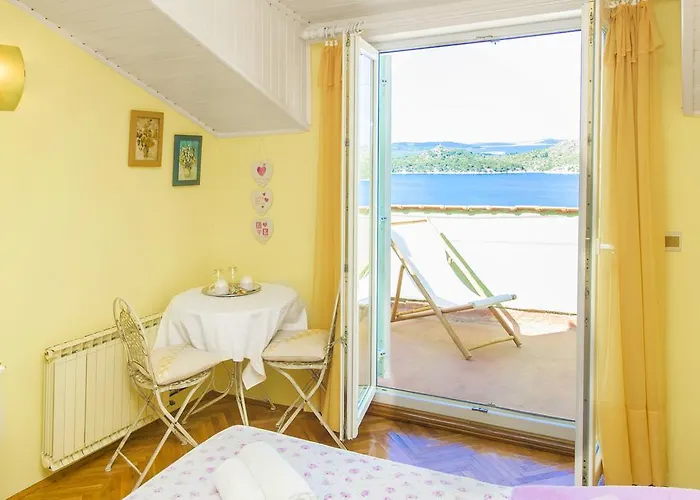 Moonshine Apartment With Magnificent View Гостевой дом