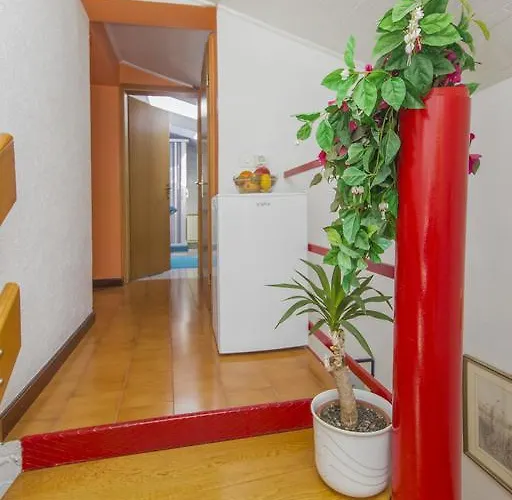 Гостевой дом Moonshine Apartment With Magnificent View 4*