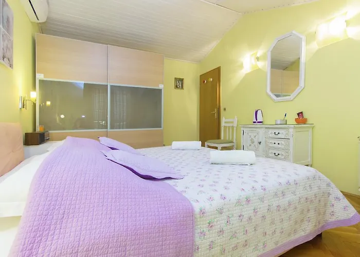 Moonshine Apartment With Magnificent View Гостевой дом 4*