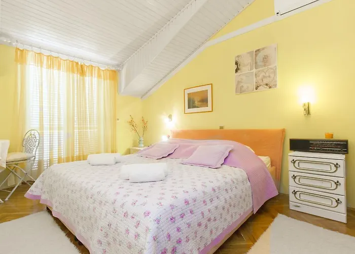 Moonshine Apartment With Magnificent View Гостевой дом Шибеник