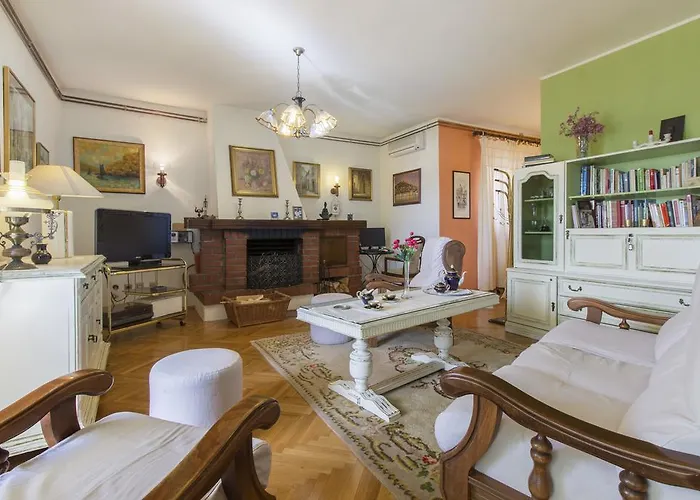 Гостевой дом Moonshine Apartment With Magnificent View 4*