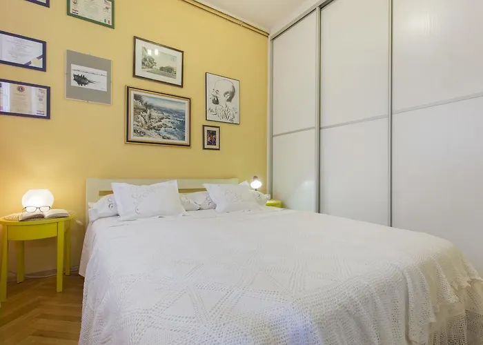 Moonshine Apartment With Magnificent View 4*