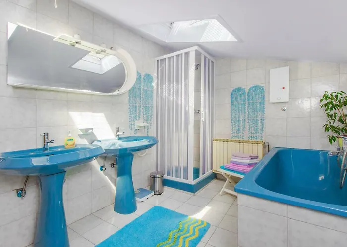 Moonshine Apartment With Magnificent View Гостевой дом 4*