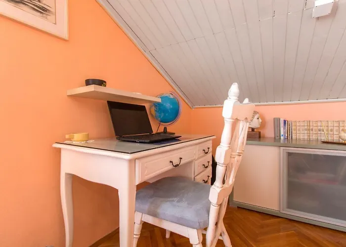 Moonshine Apartment With Magnificent View Гостевой дом Шибеник