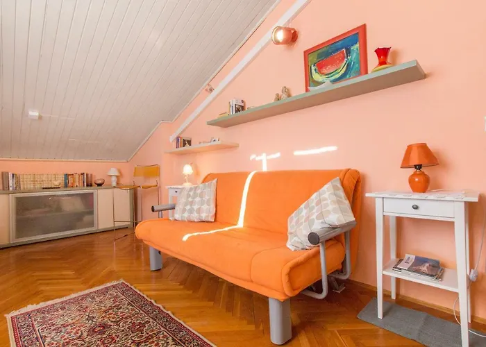 Moonshine Apartment With Magnificent View Шибеник